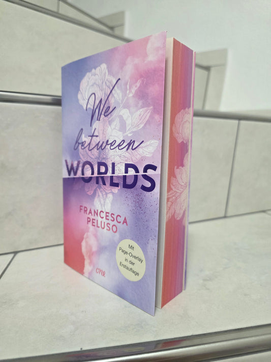 We between Worlds von Francesca Peluso