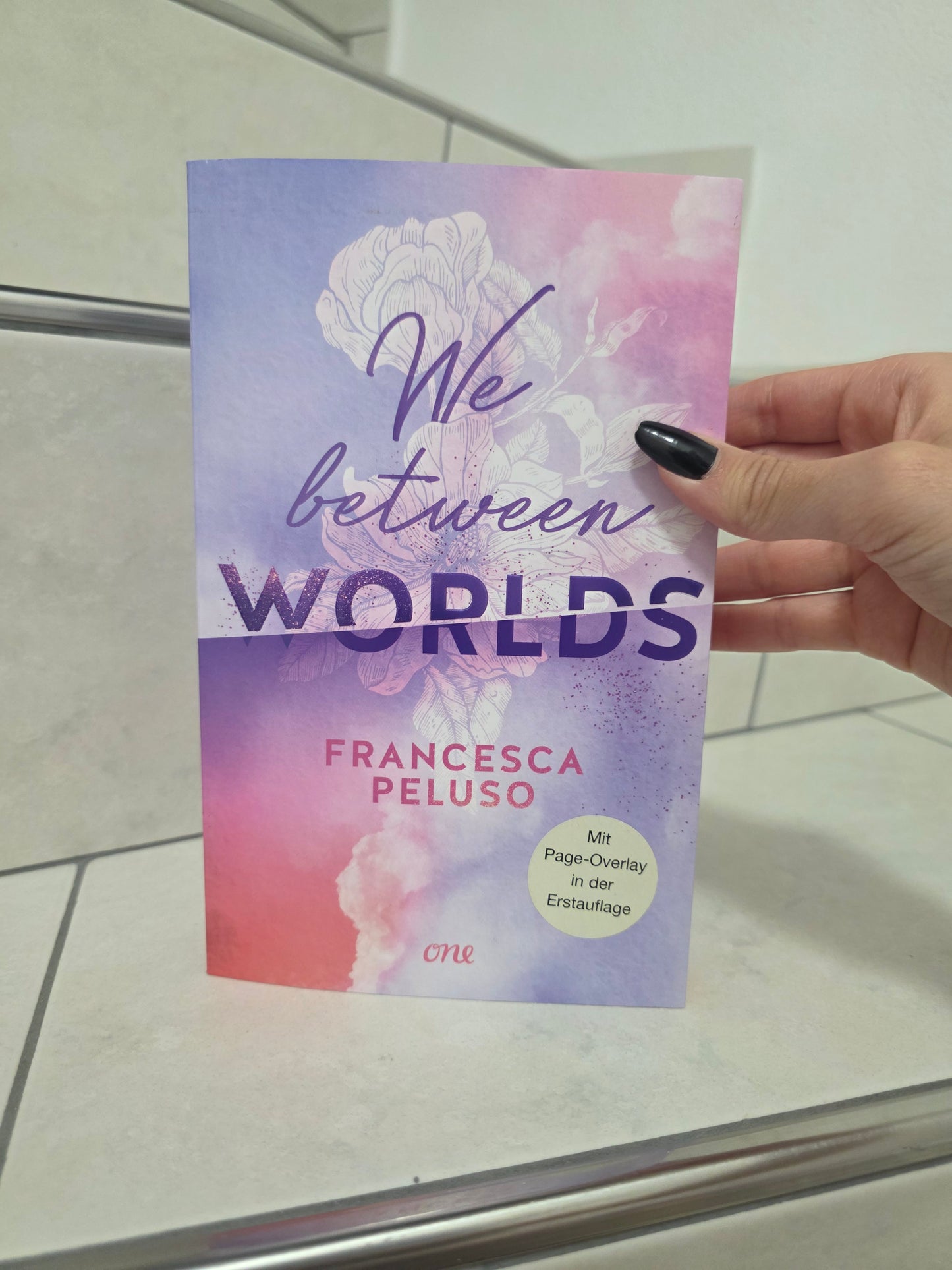 We between Worlds von Francesca Peluso