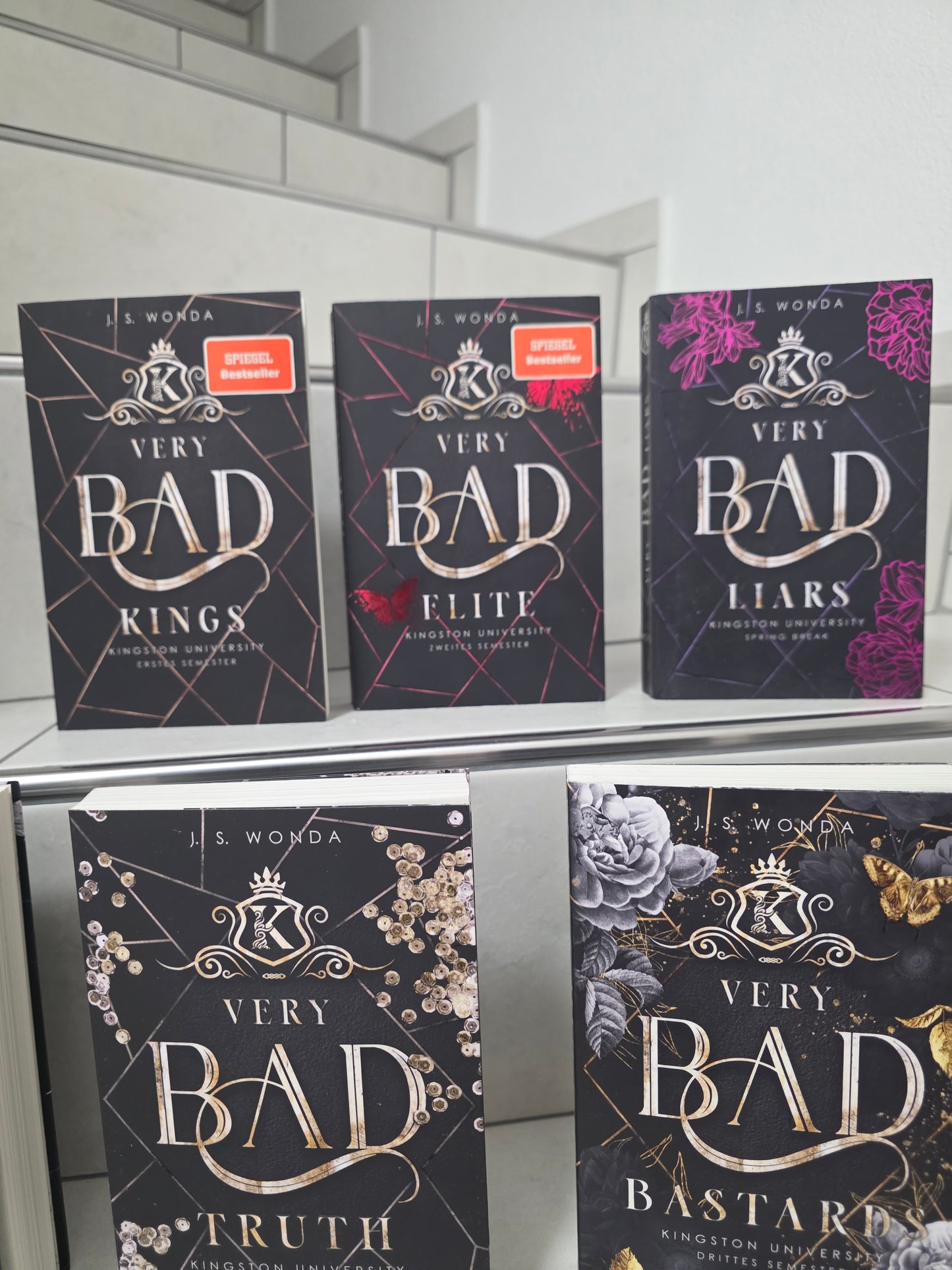 Very Bad Kings 1-10 von J.S. Wonda
