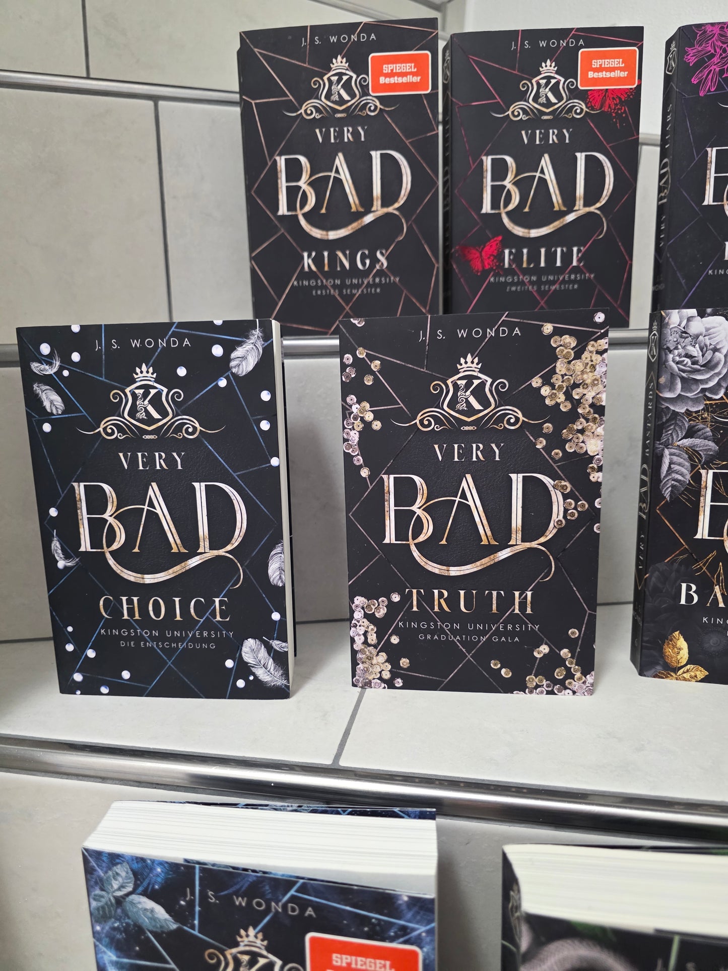 Very Bad Kings 1-10 von J.S. Wonda