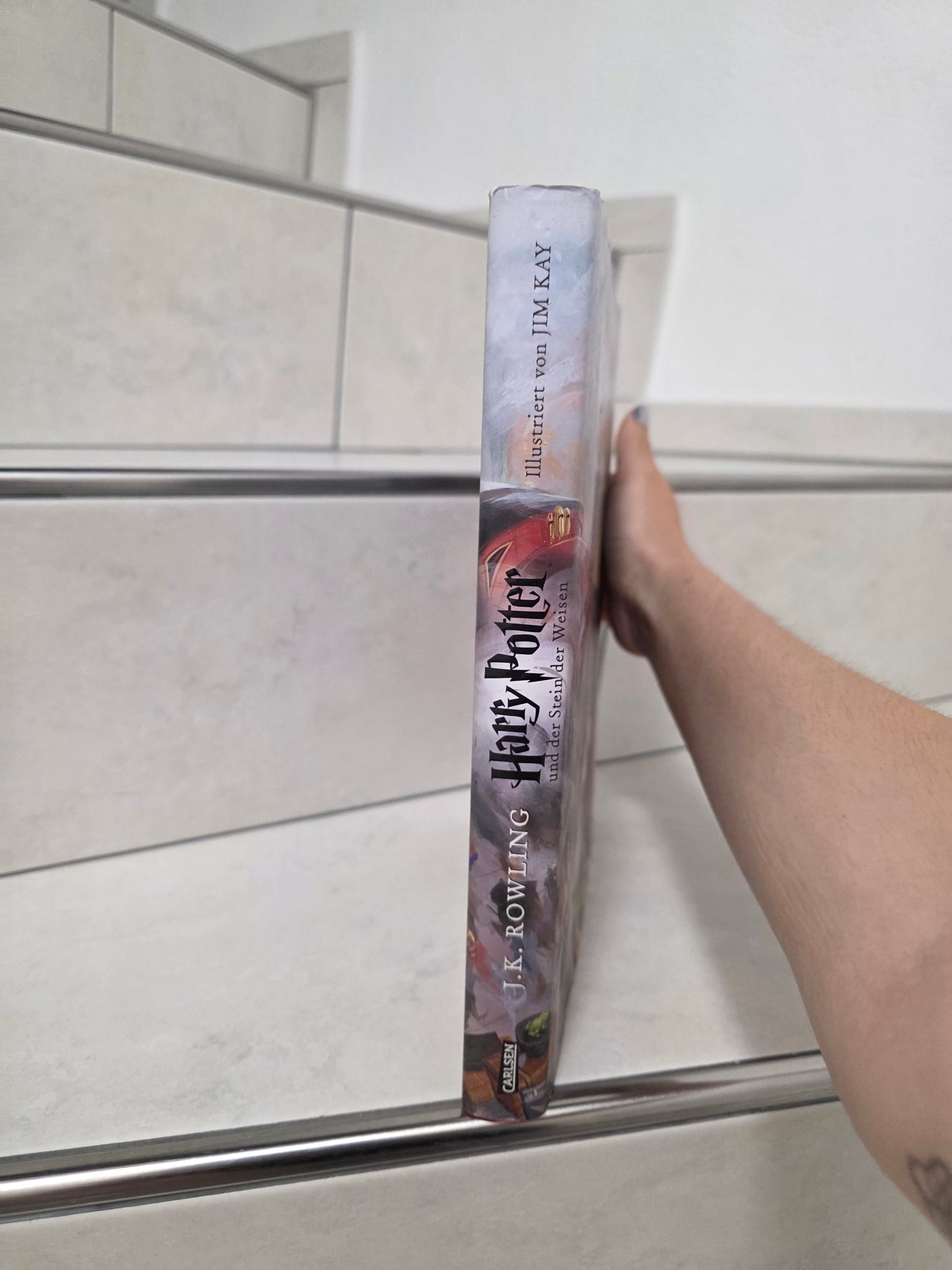 Harry Potter und der Stein der Weisen illustriert von J.K. Rowling