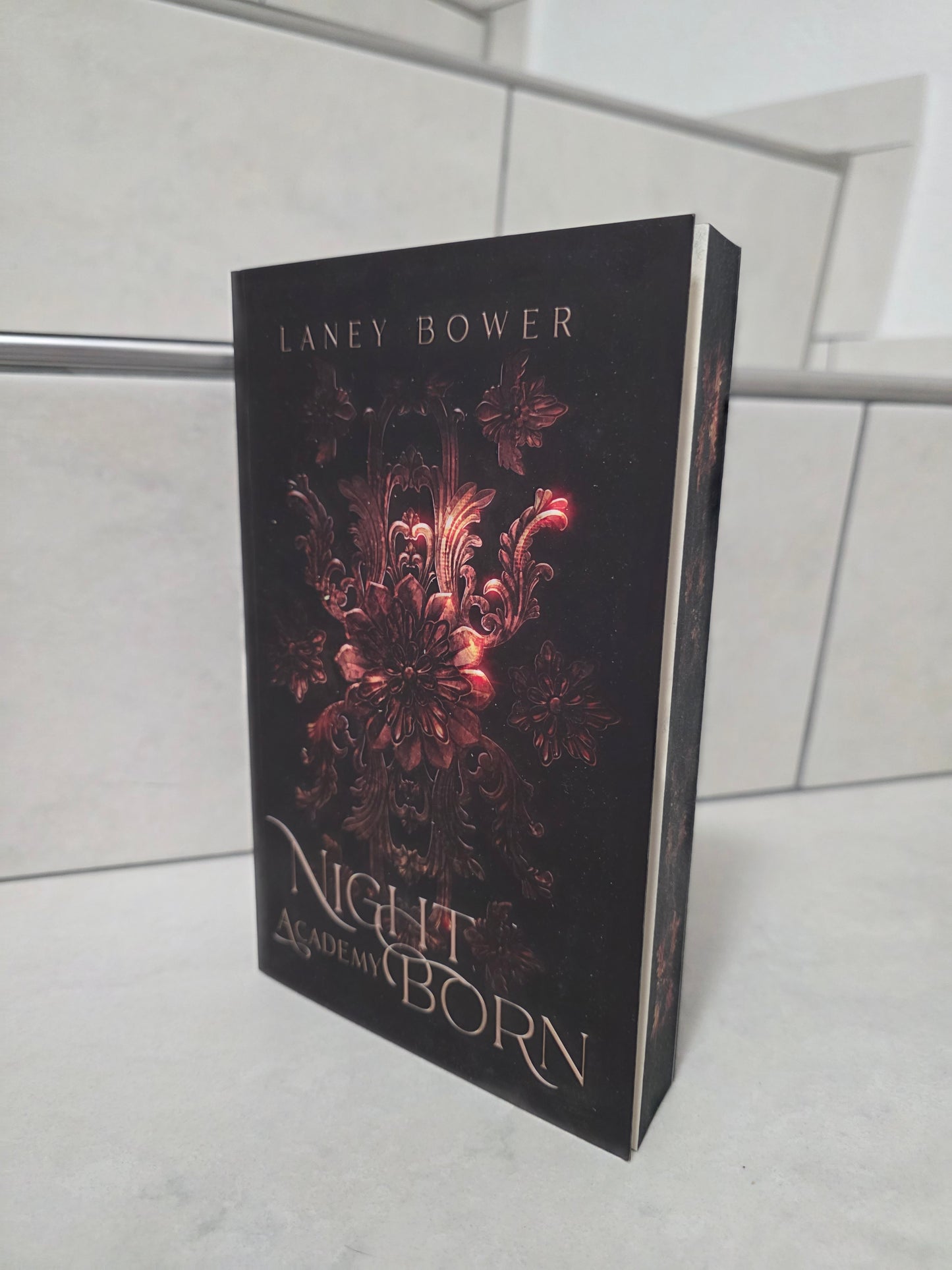 Night Academy Born von Laney Bower
