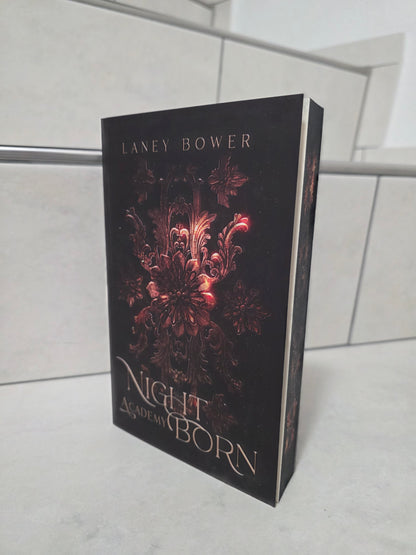 Night Academy Born von Laney Bower