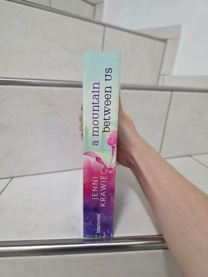 a mountain between us von Jenni Krawiec