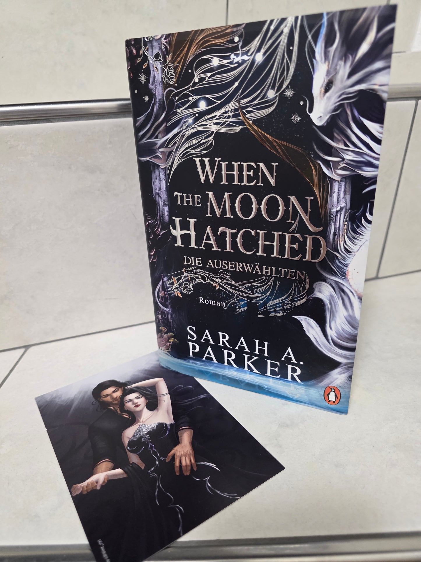 When the Moon Hatched von Sarah A. Parker