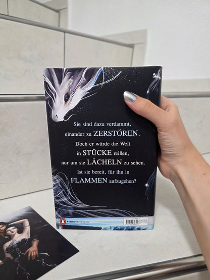 When the Moon Hatched von Sarah A. Parker