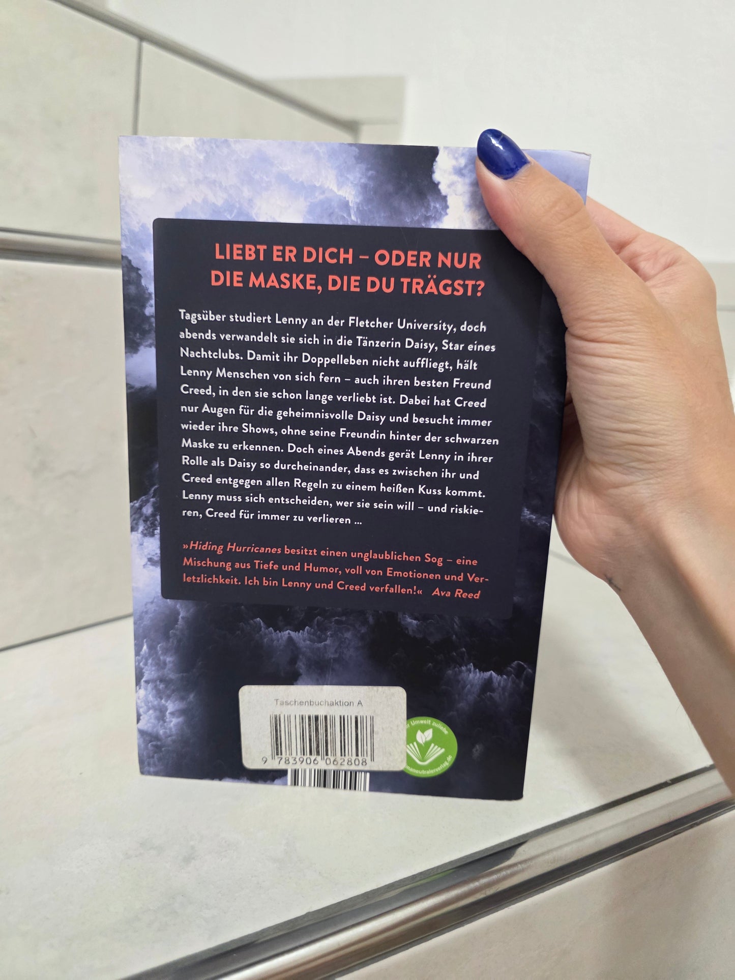 Hiding Hurricanes von Tami Fischer