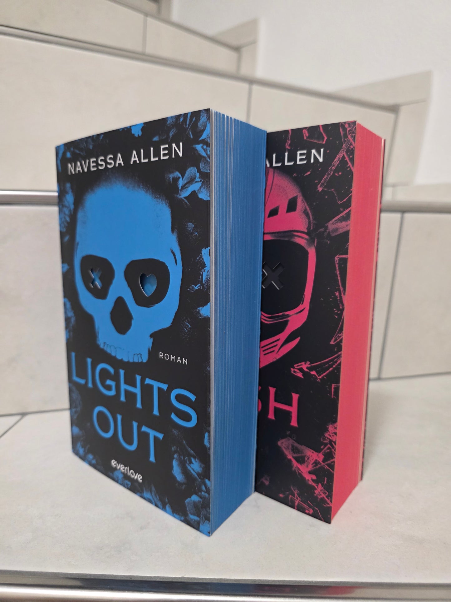Lights Out 1&2 von Navessa Allen