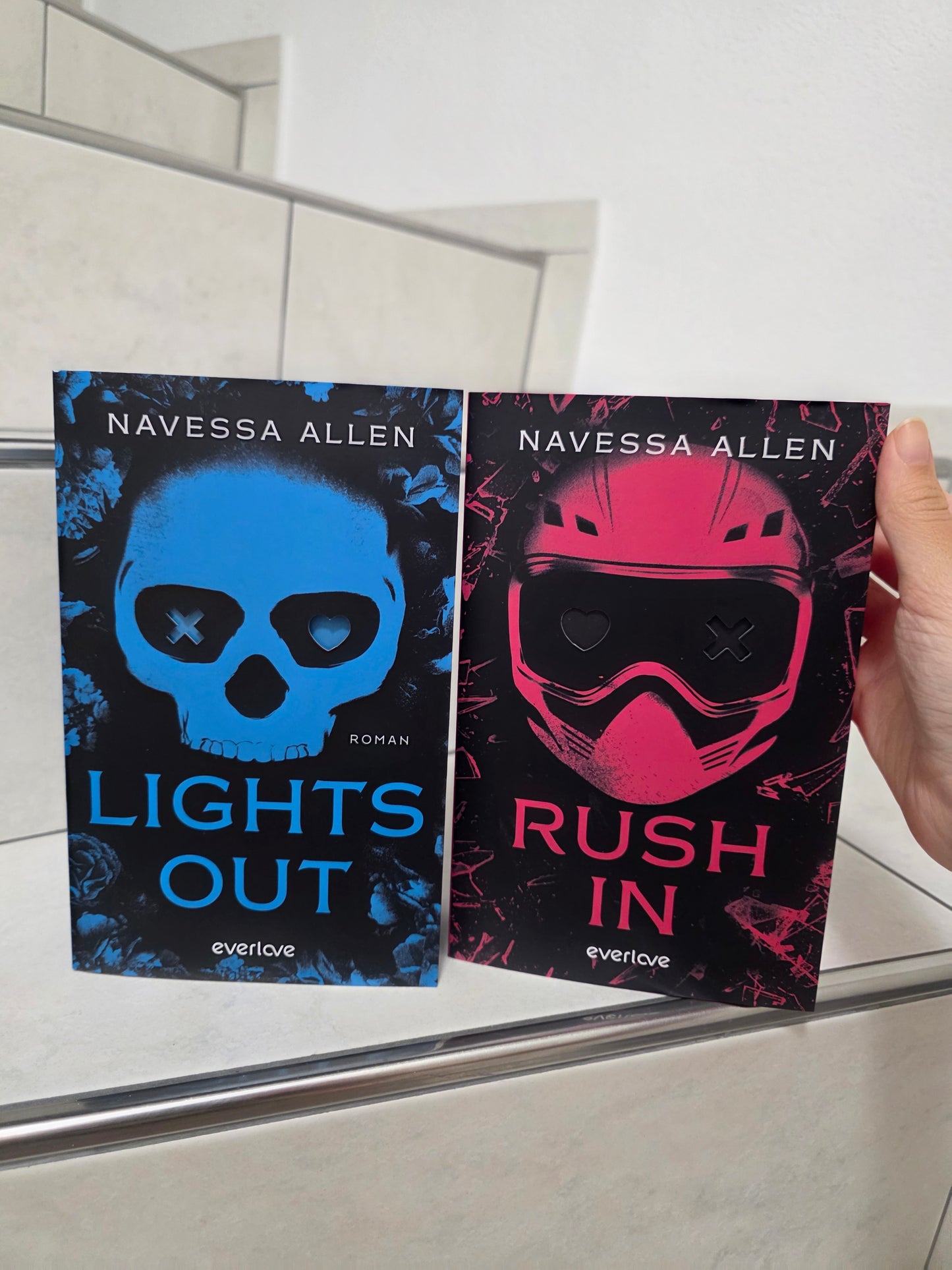 Lights Out 1&2 von Navessa Allen