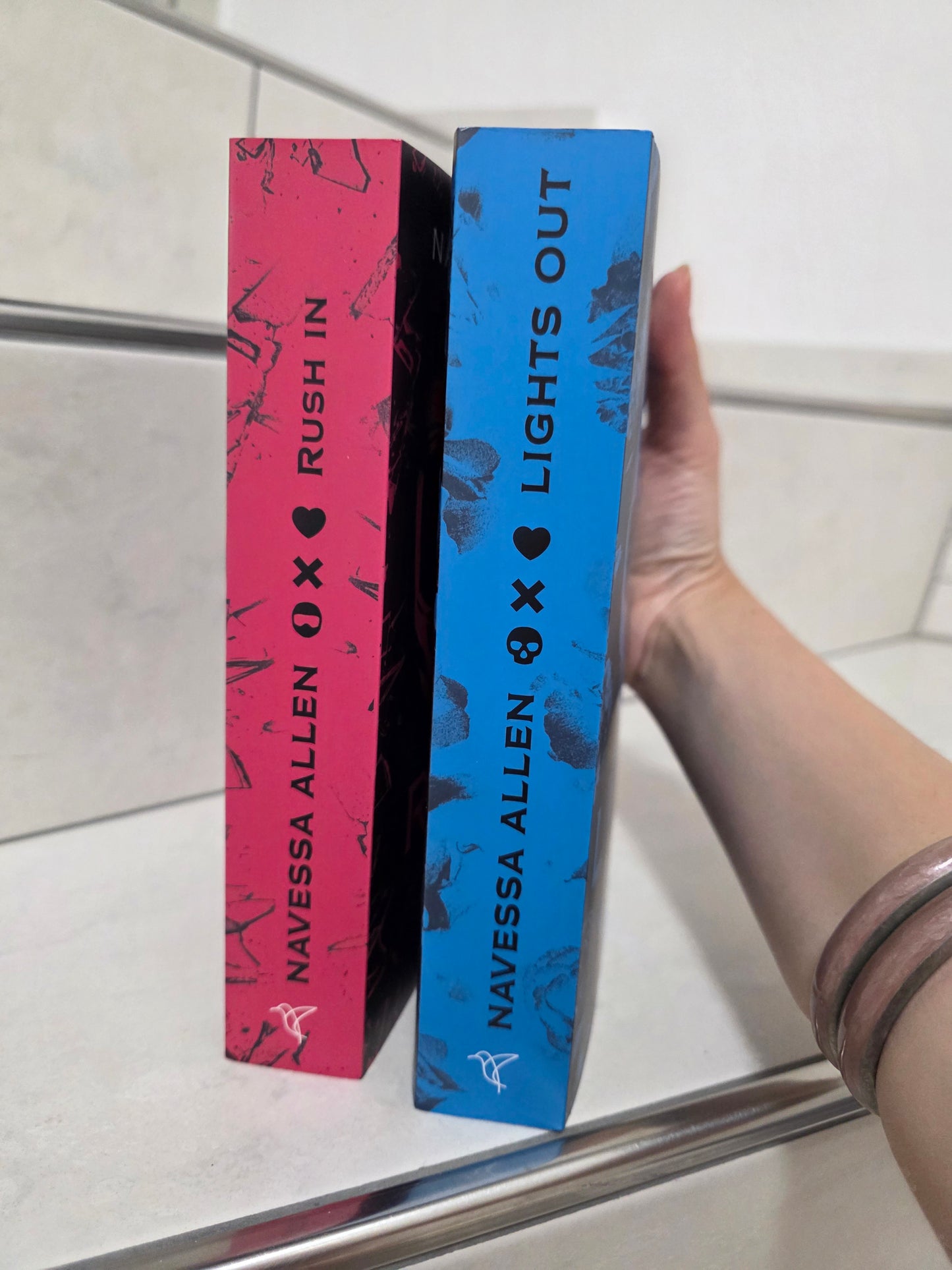 Lights Out 1&2 von Navessa Allen