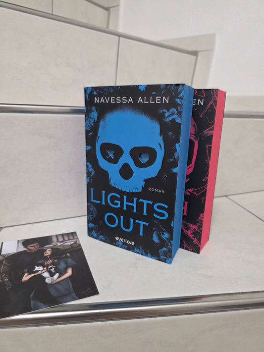 Lights Out 1&2 von Navessa Allen