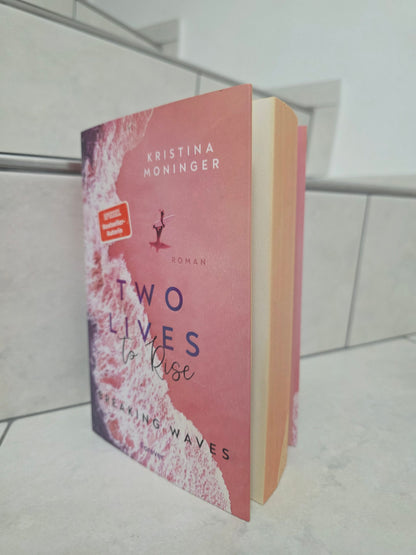 Two Lives to Rise von Kristina Moninger