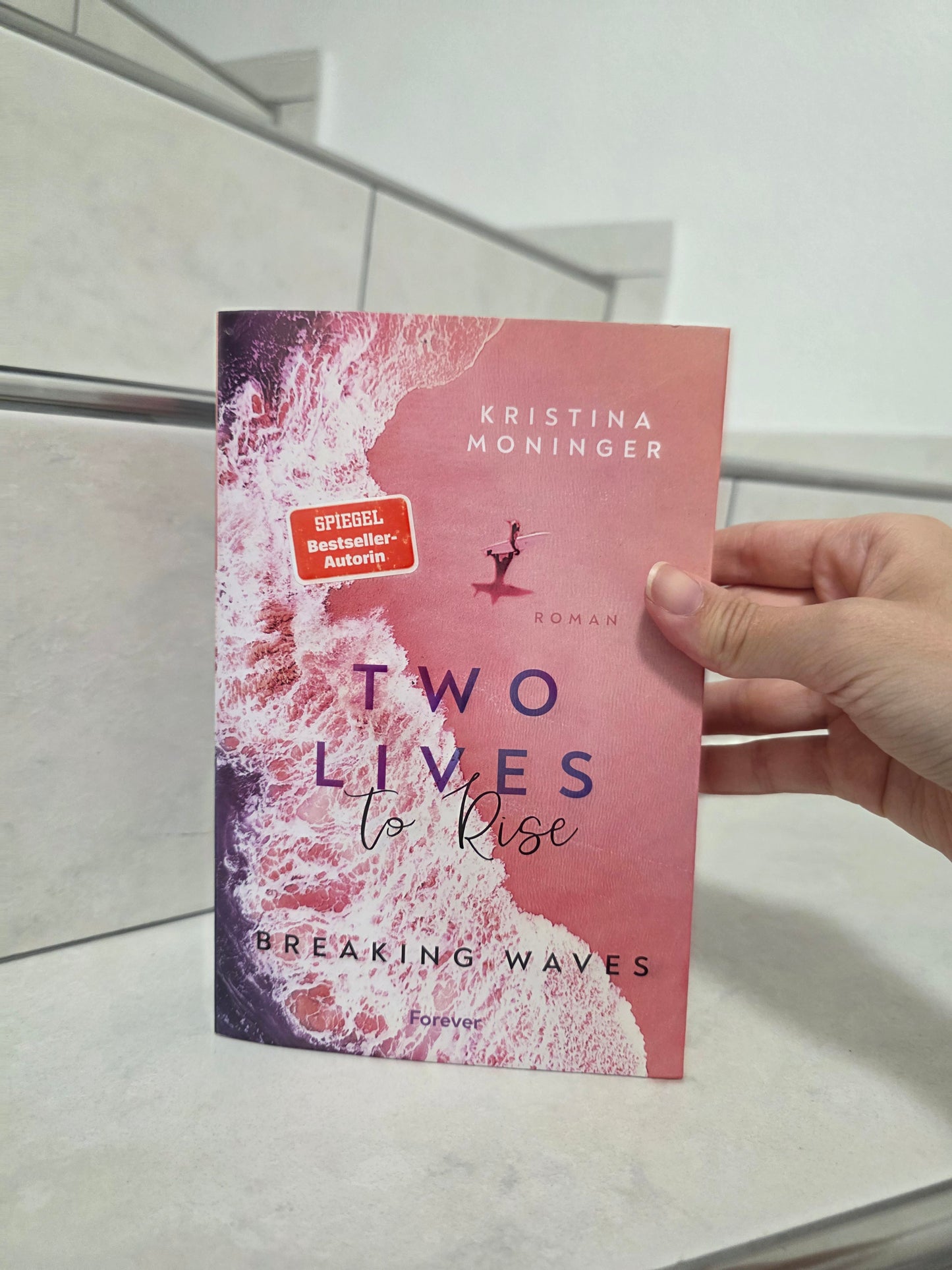 Two Lives to Rise von Kristina Moninger