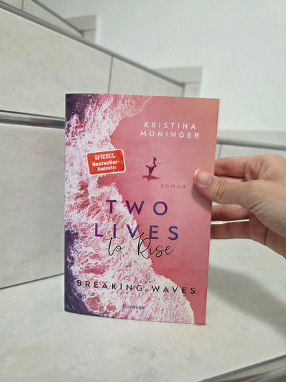 Two Lives to Rise von Kristina Moninger
