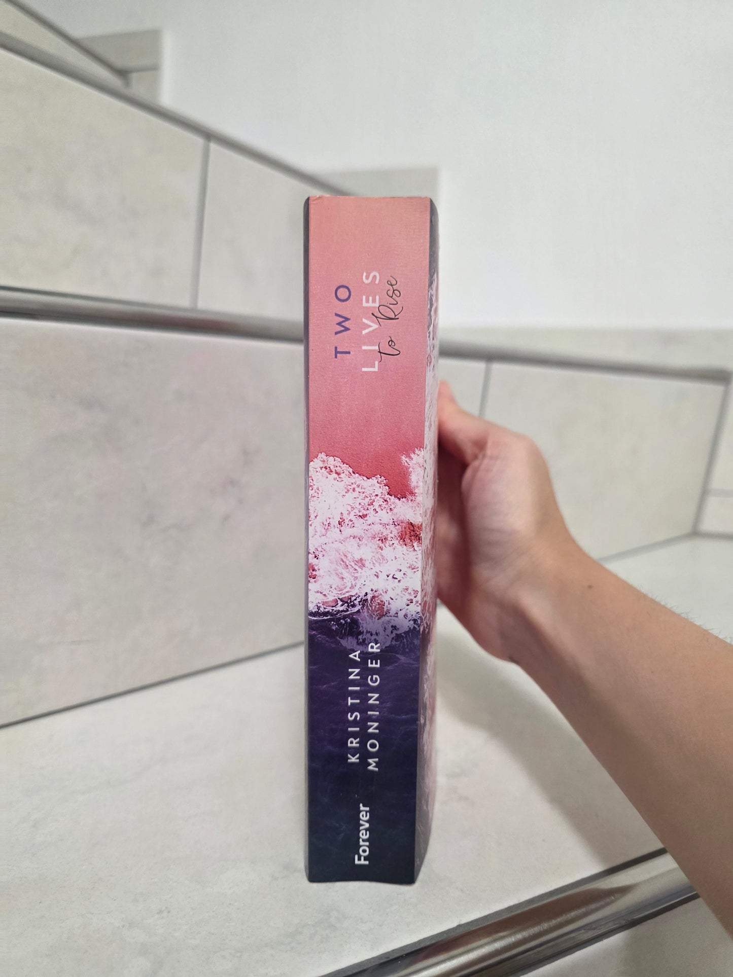 Two Lives to Rise von Kristina Moninger