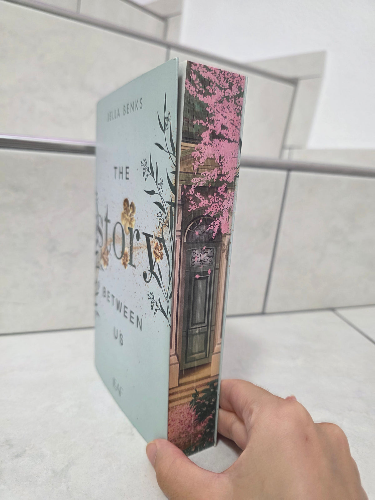The Story Between us von Jella Banks