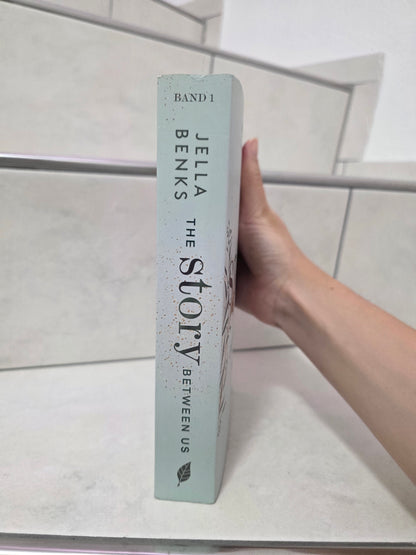 The Story Between us von Jella Banks