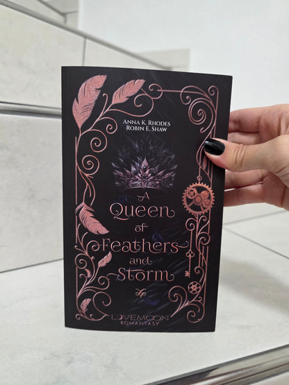 A Queen of Feathers and Storm von Anna K. Rhodes & Robin E. Shaw