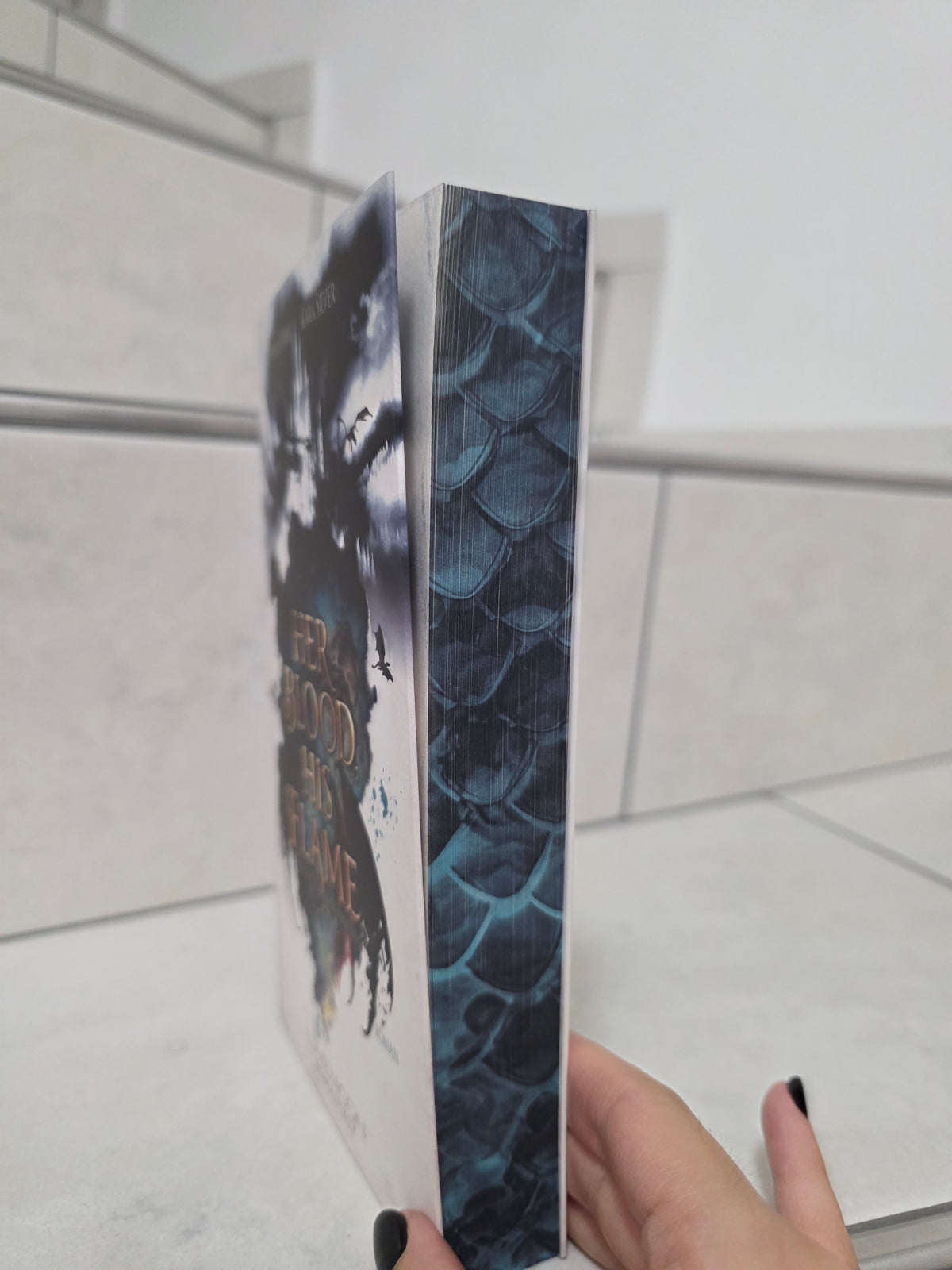 Her Blood, his flame von Nuala Hawk & Kara Silver
