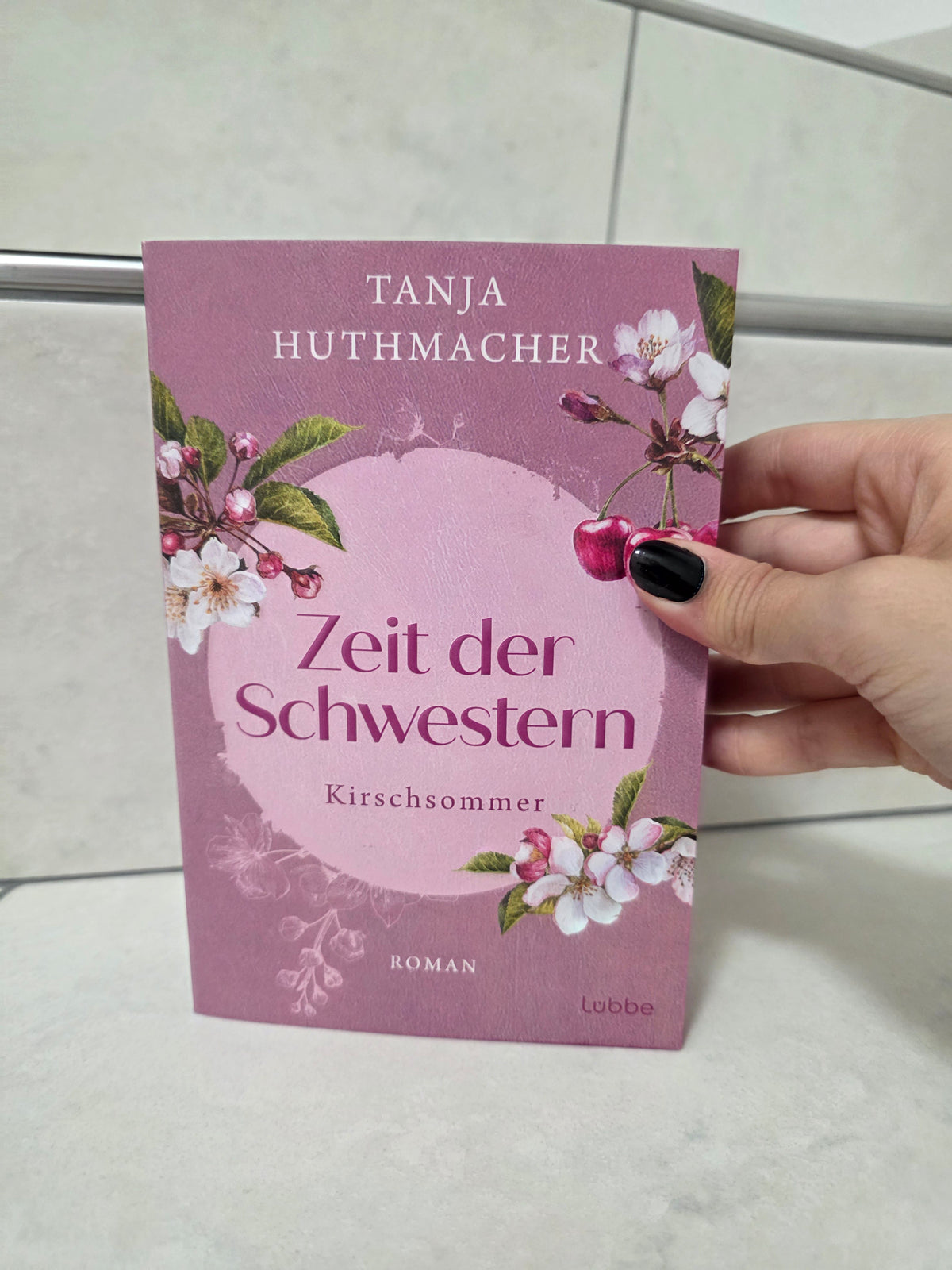 Zeit der Schwestern: Kirschsommer von Tanja Huthmacher