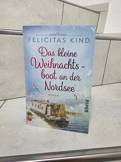 Das kleine Weihnachtsboot an der Nordsee von Felicitas Kind