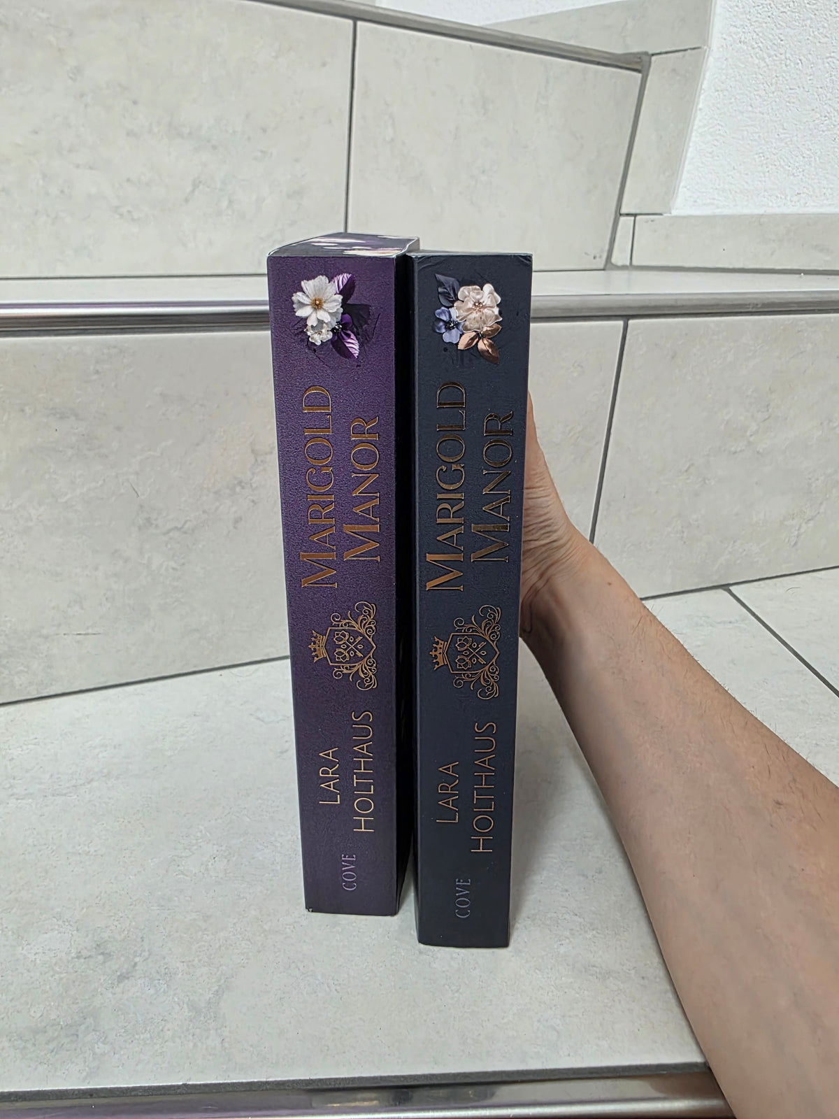 Marigold Manor 1&2 von Lara Holthaus