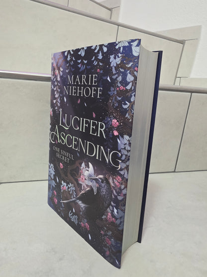 Lucifer Ascending von Marie Niehoff