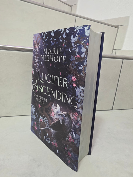 Lucifer Ascending von Marie Niehoff
