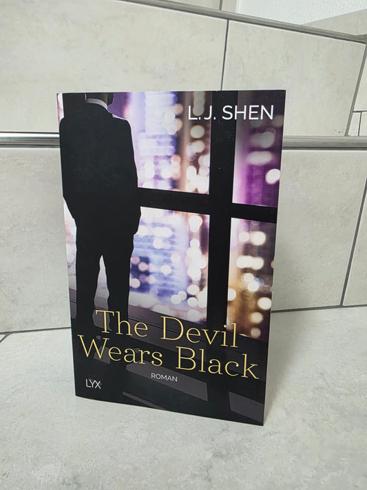 The Devil Wears Black von L.J. Shen