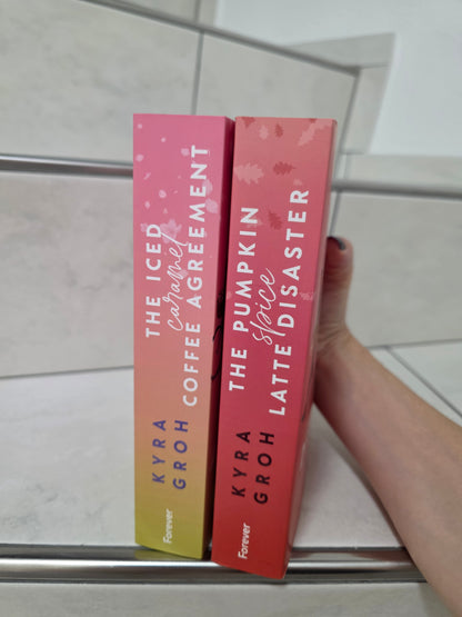 The Pumpkin Spice Latte Disaster & The Iced Caramel Coffee Agreement von Kyra Groh