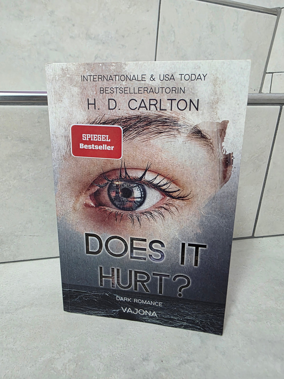 Does it hurt? (ME) von H.D. Carlton