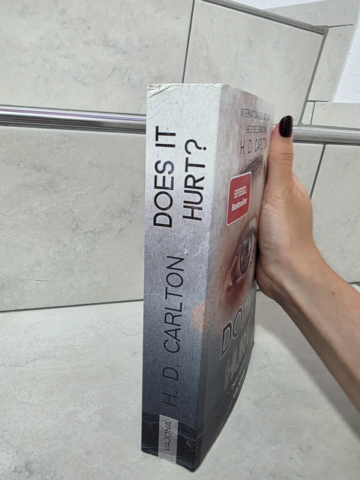 Does it hurt? (ME) von H.D. Carlton