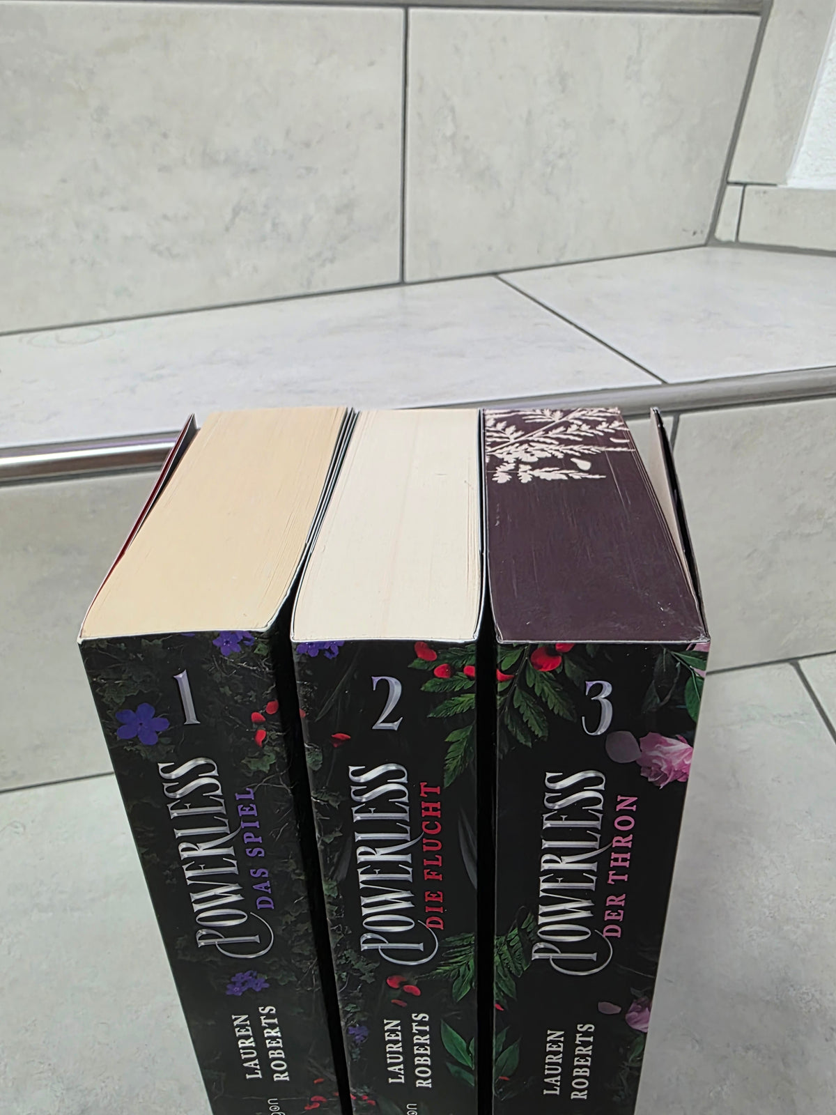 Powerless 1-3 von Lauren Roberts
