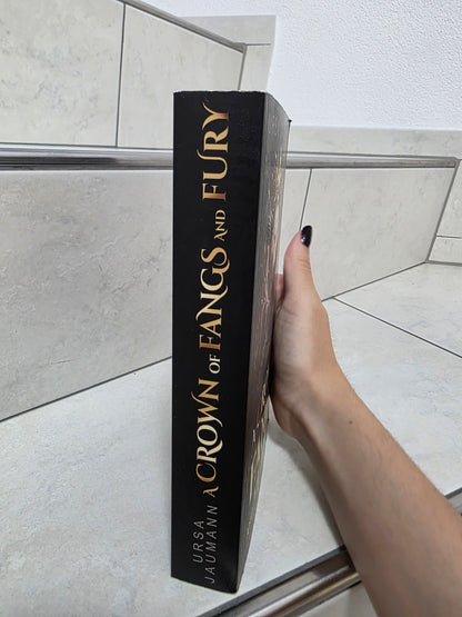 A Crown of Fangs and Fury von Ursa Jaumann