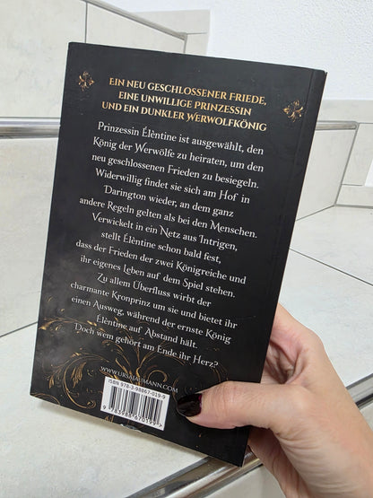 A Crown of Fangs and Fury von Ursa Jaumann