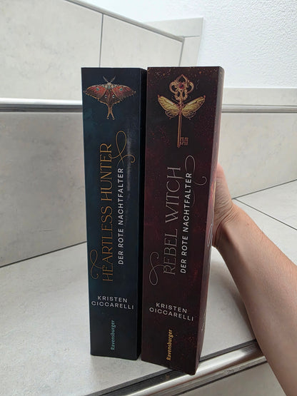 Der rote Nachtfalter 1&2 von Kristen Ciccarelli