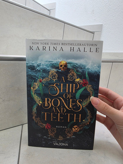 A Ship of Bones and Teeth von Karina Halle