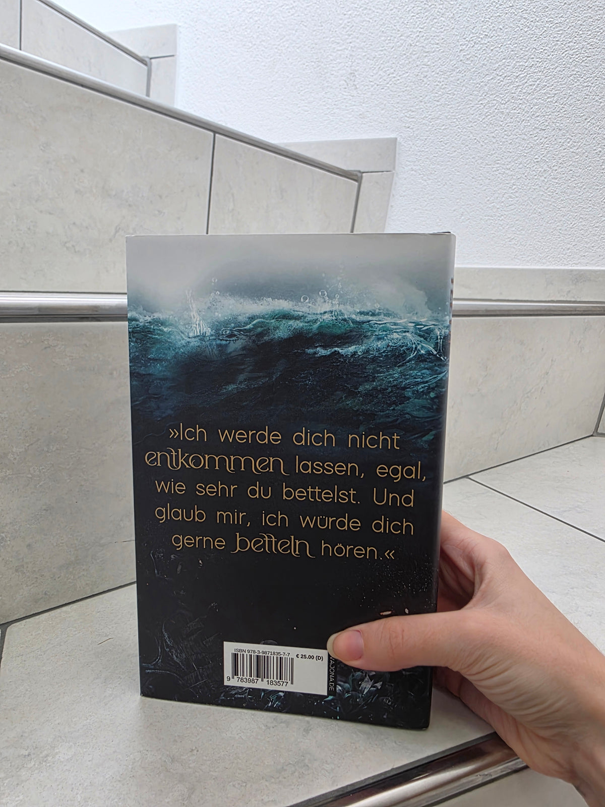 A Ship of Bones and Teeth von Karina Halle