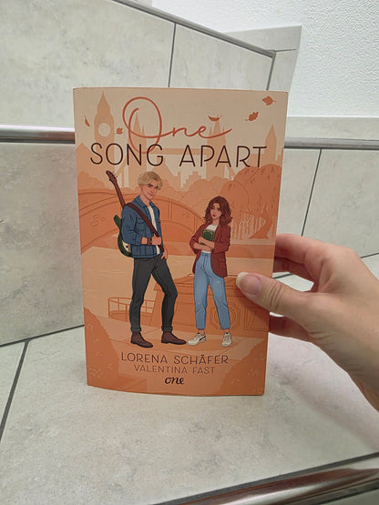 One Song Apart von Lorena Schäfer & Valentina Fast