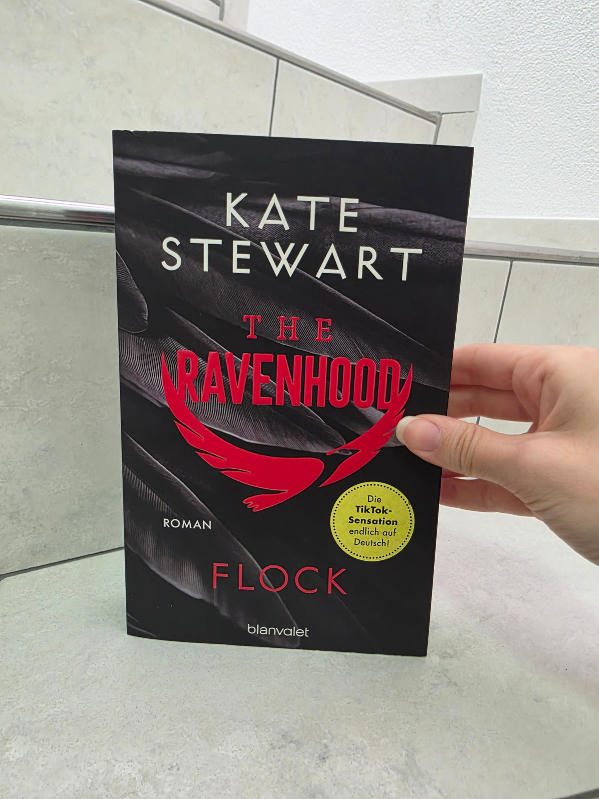 The Ravenhood 1 von Kate Stewart