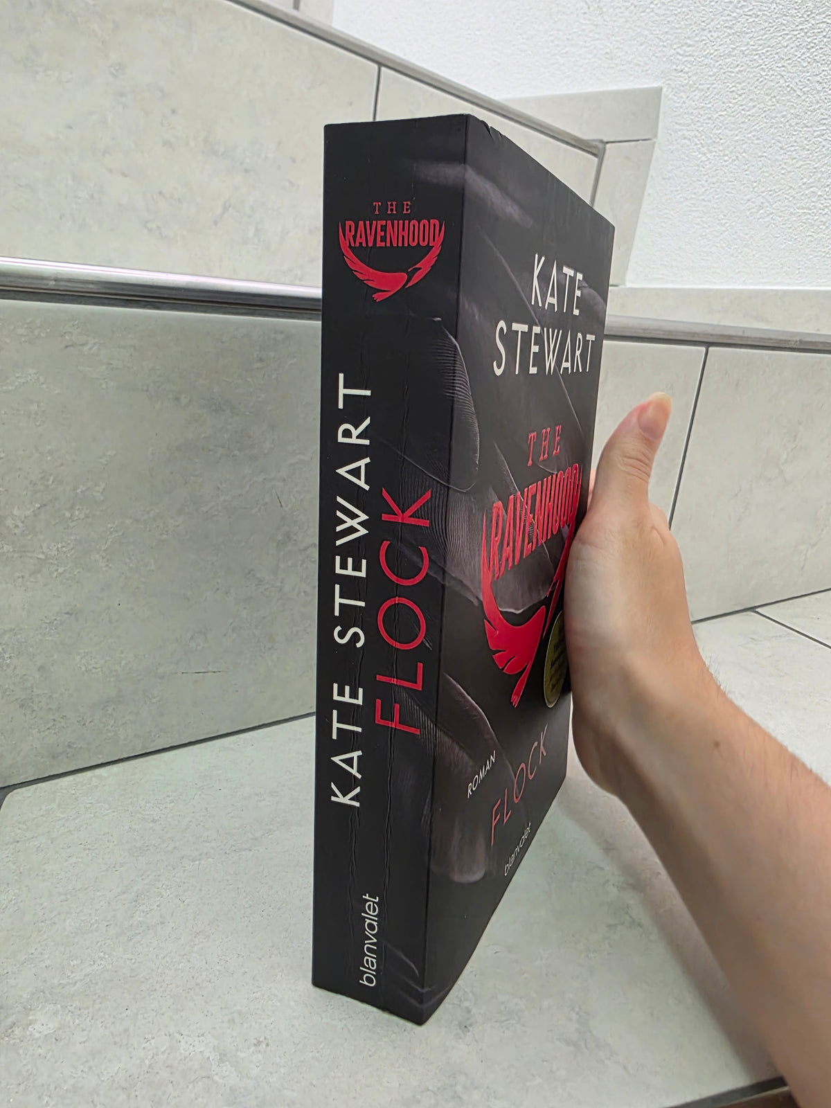 The Ravenhood 1 von Kate Stewart