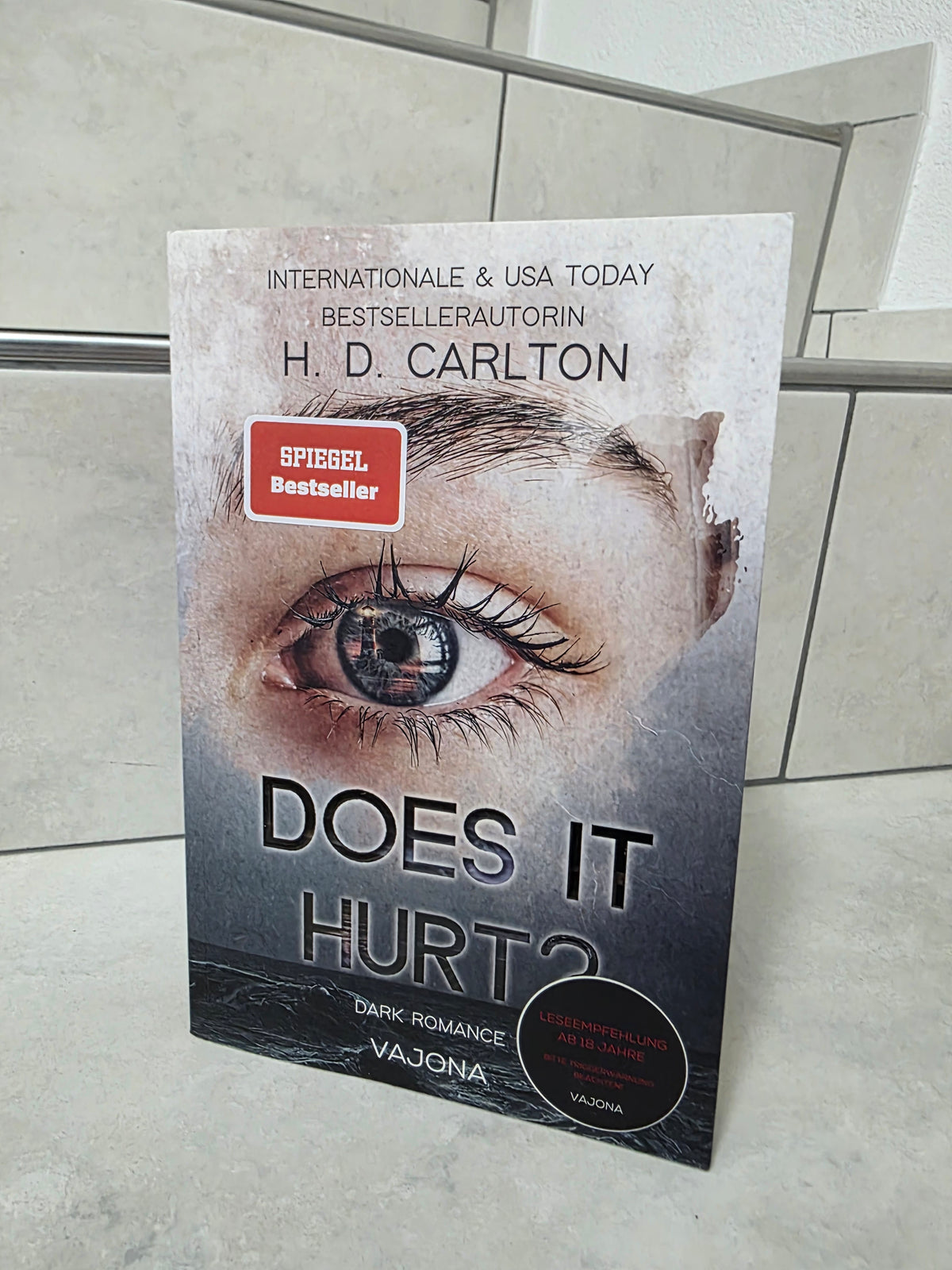 Does it hurt? von H.D. Carlton