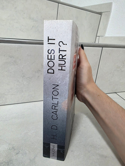Does it hurt? von H.D. Carlton