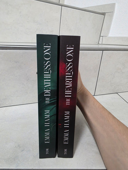 Die Grabsängerin 1&2 von Emma Hamm