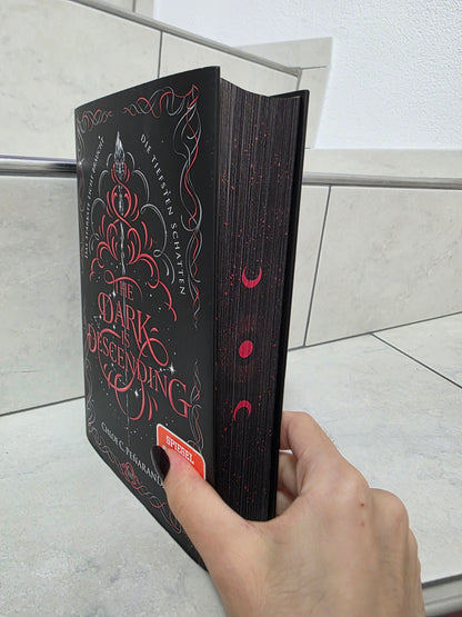 The Dark is Descending von Chloe C. Penaranda
