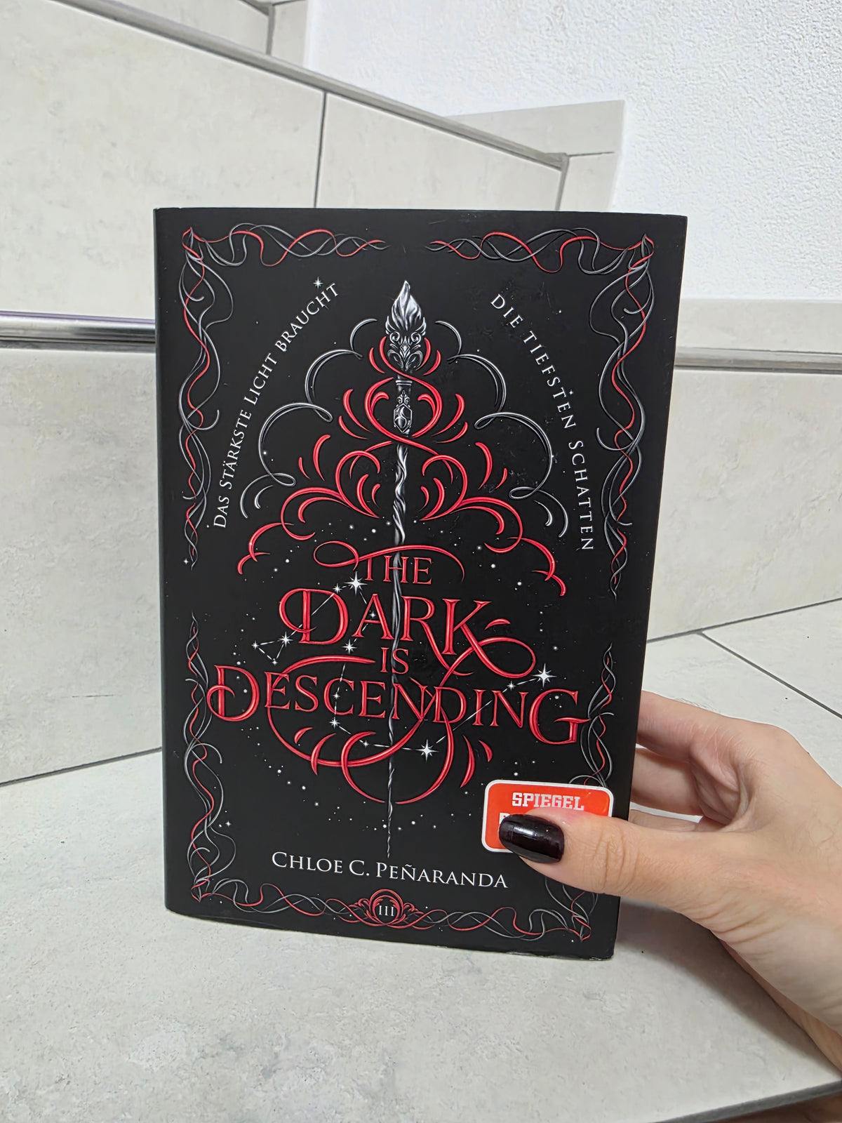 The Dark is Descending von Chloe C. Penaranda