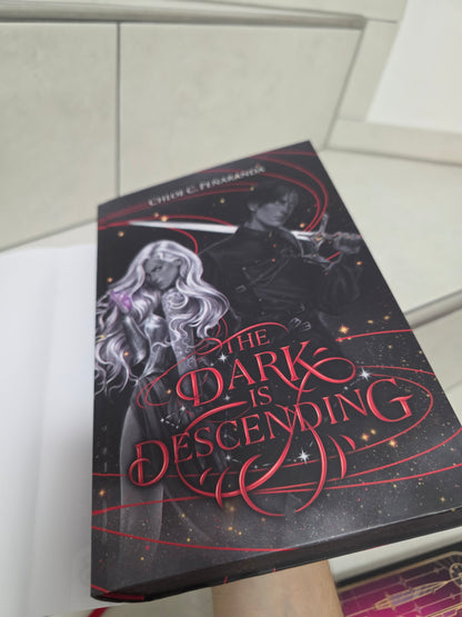 The Dark is Descending von Chloe C. Penaranda