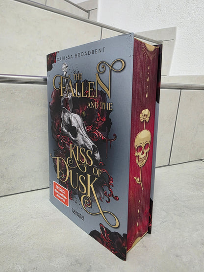The Fallen and the Kiss of Dusk von Carissa Broadbent