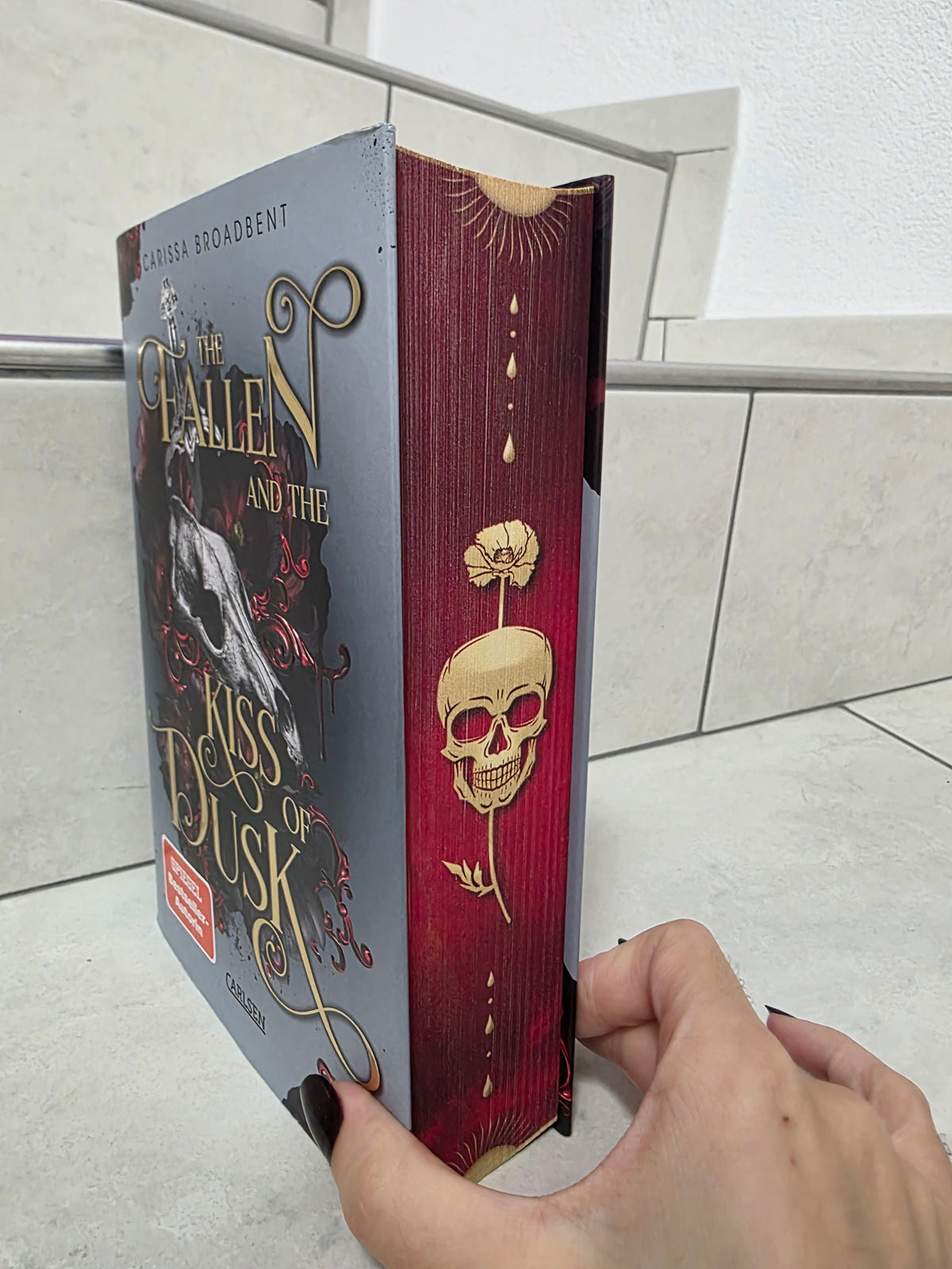 The Fallen and the Kiss of Dusk von Carissa Broadbent