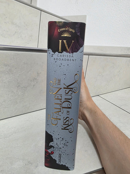 The Fallen and the Kiss of Dusk von Carissa Broadbent